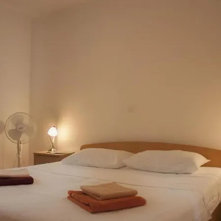 In With Seaview, Balcony, Wifi, Washing Machine Lumbarda