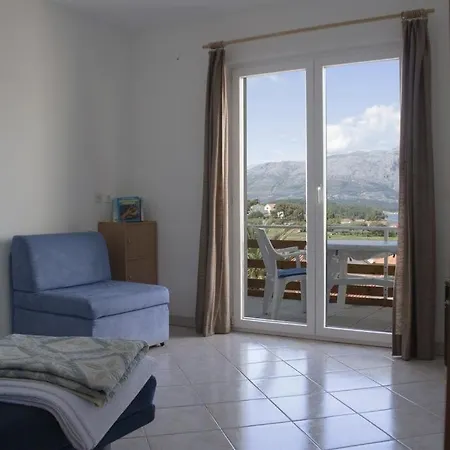 In With Seaview, Balcony, Wifi, Washing Machine Апартаменты Лумбарда
