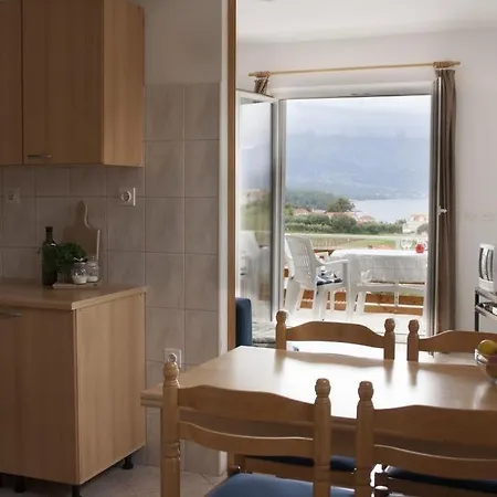 Апартаменты In With Seaview, Balcony, Wifi, Washing Machine Лумбарда
